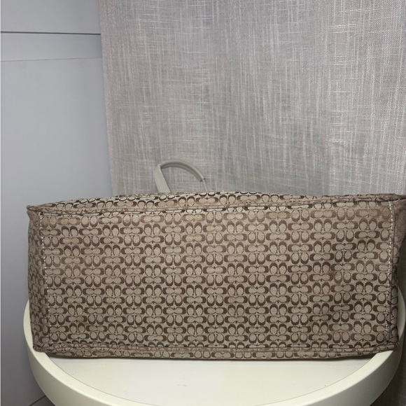 Vintage Coach Signature Canvas Tote Bag in Brown and White - Picture 4 of 9